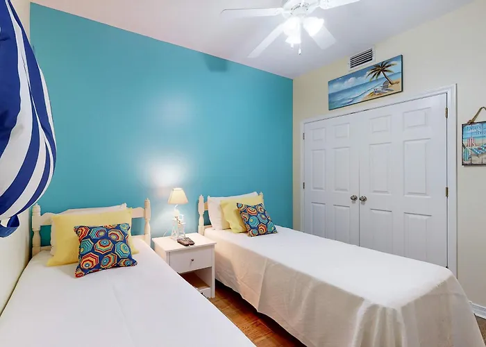 Holiday home Waterfront With Bay Views Pool Hot Tub Boat Ramp & Private Balcony *
