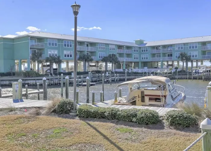 Holiday home Waterfront With Bay Views Pool Hot Tub Boat Ramp & Private Balcony *